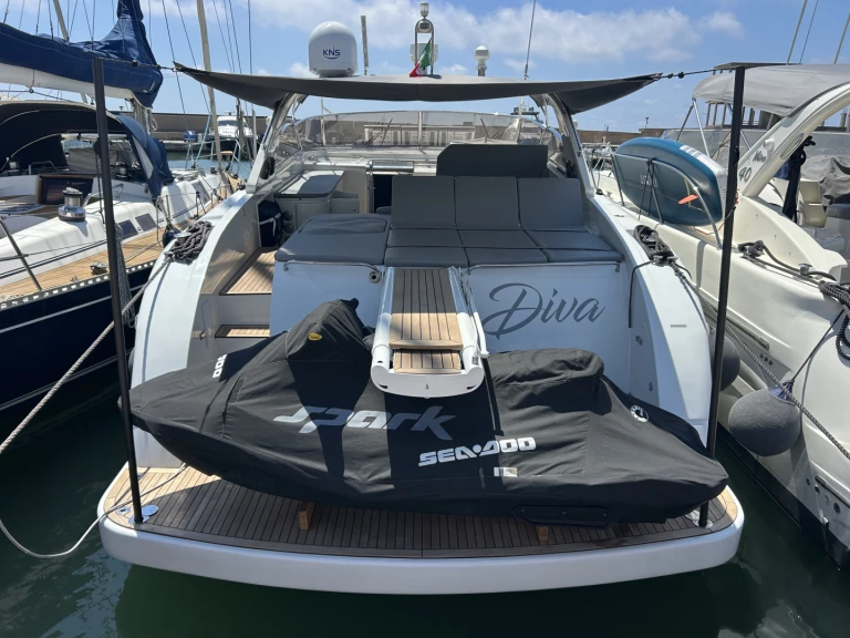 Boot mieten Nettuno günstig Rizzardi 50 Top Line