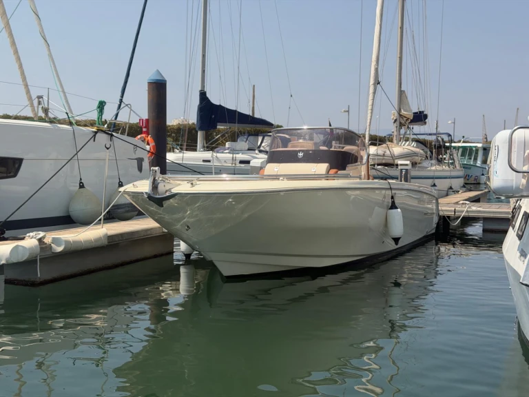 Ein Invictus  280 SX mieten in Portimão