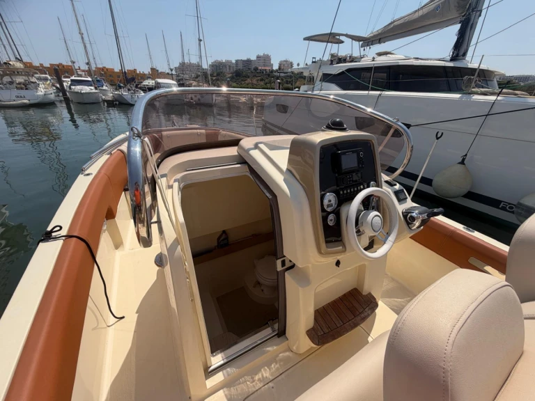 Motorboot mit oder ohne Skipper Invictus  mieten in Portimão