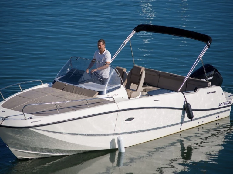 Quicksilver Activ 755 Sundeck mieten Marseille