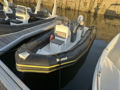 Ein Bombard Explorer 550 SP mieten in Bénodet