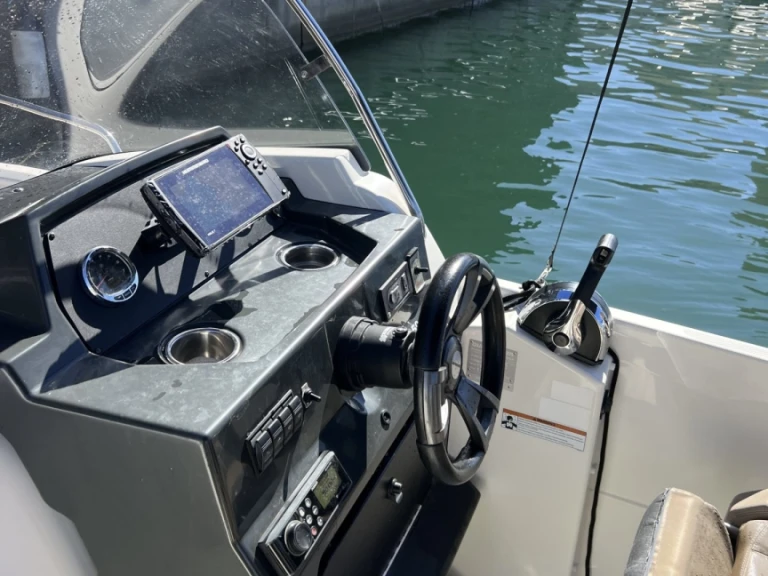Quicksilver Activ 675 Sundeck mieten Marseille