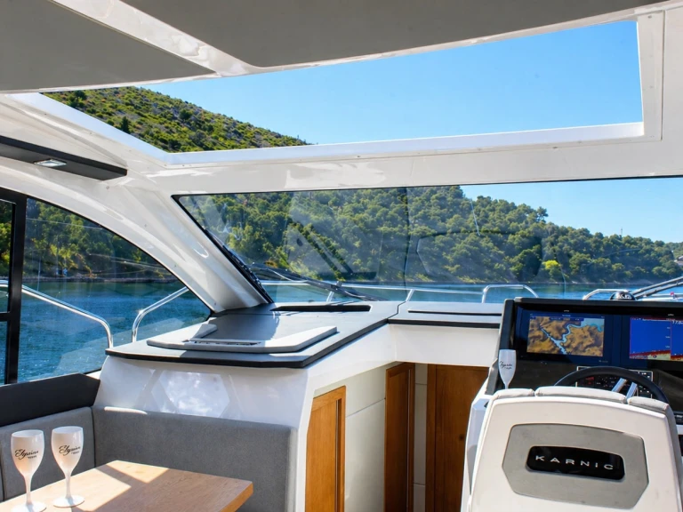 Motorboot mit oder ohne Skipper Karnic mieten in Šibenik