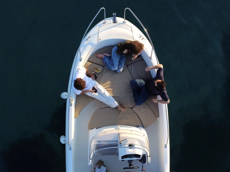 YachtCharter in Cannes - Jeanneau CAP CAMARAT 6,5 CC Style auf SamBoat