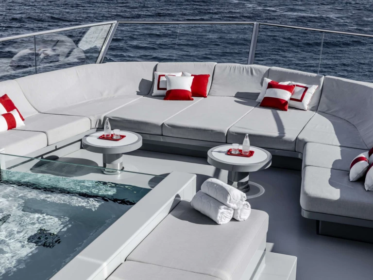 Ein Silent Yachts BOLD mieten in Porto Cervo