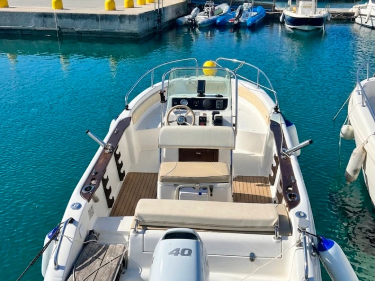 Motorboot mit oder ohne Skipper Marea mieten in Brindisi