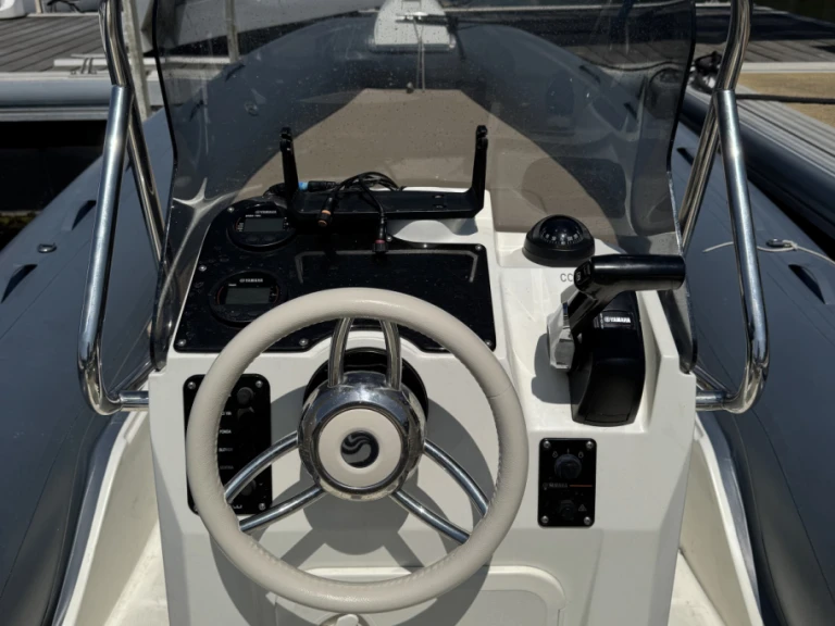 Vermietung Schlauchboot Capelli mit Führerschein