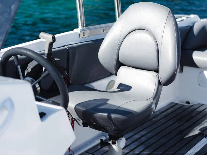 Motorboot mit oder ohne Skipper Poseidon mieten in Gouviá