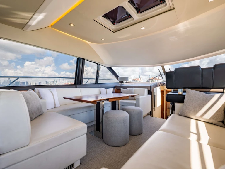Prestige Yachts Molto Piaciuto mieten Bahamas