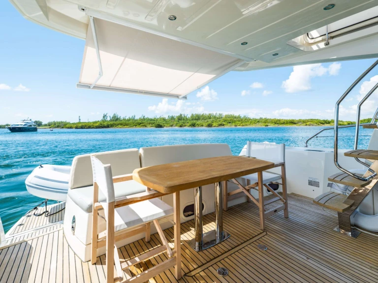 Prestige Yachts Molto Piaciuto mieten Bahamas