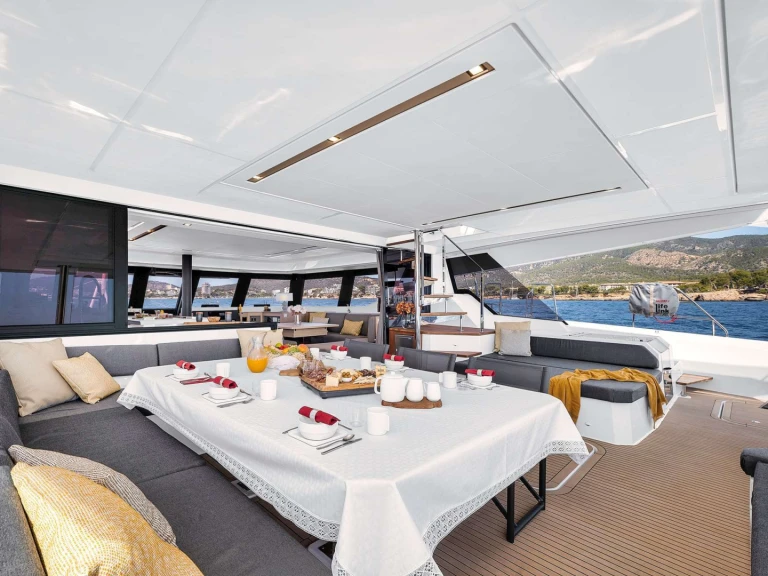 Ein Fountaine Pajot NEOW mieten in Karibik