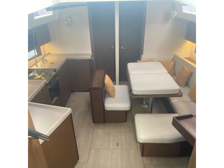 Ein Bénéteau Oceanis 46.1 mieten in Álimos