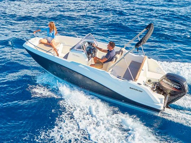 Boot mieten Saint-Laurent-du-Var günstig Activ 555 Open