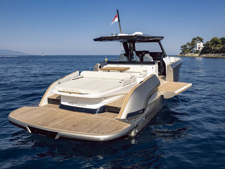 Ein Solaris Power Solaris Power Open 44 mieten in Monaco