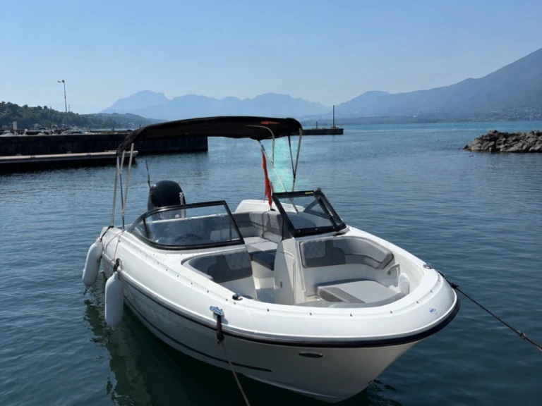 YachtCharter in Aix-les-Bains - Bayliner VR4OE auf SamBoat
