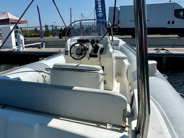 Ein Lomac Lomac 760 IN mieten in Sète