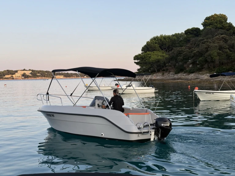 Motorboot mit oder ohne Skipper sport-mare mieten in Pula