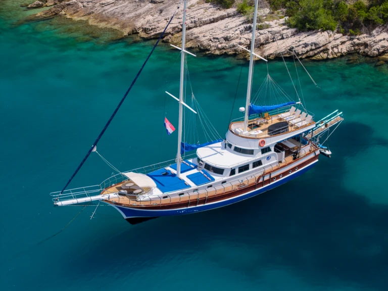 Segelboot mit oder ohne Skipper Custom Made mieten in Omiš