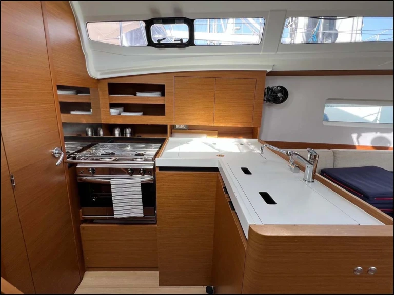 Jeanneau Sun Odyssey 380 mieten Gouviá