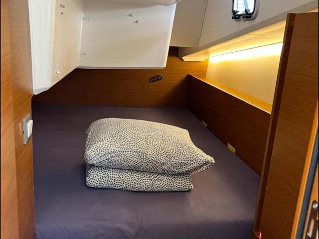 Ein Jeanneau Sun Odyssey 380 mieten in Gouviá