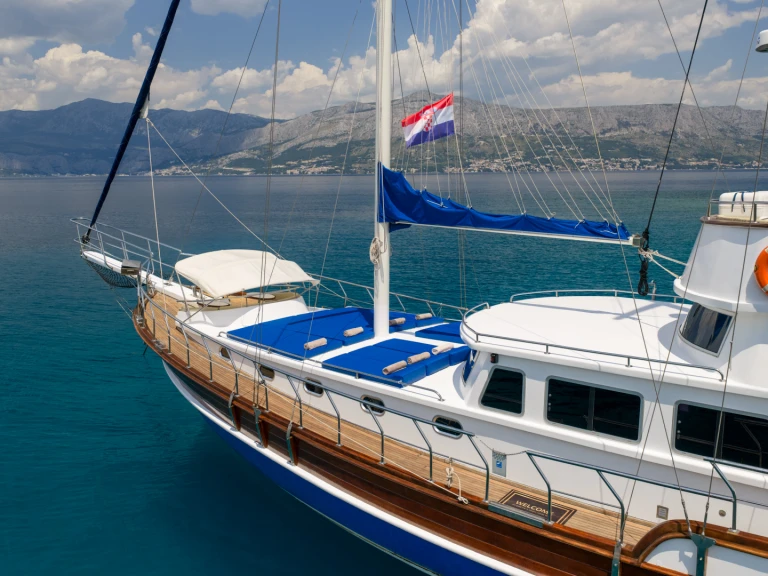 Segelboot mit oder ohne Skipper Custom Made mieten in Omiš