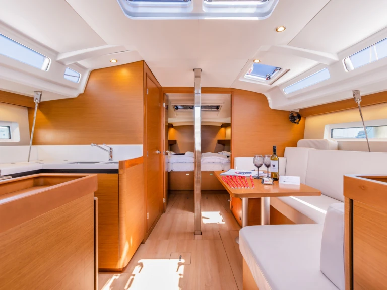 Bootsverleih Jeanneau Sun Odyssey 440 Lavrion Samboat