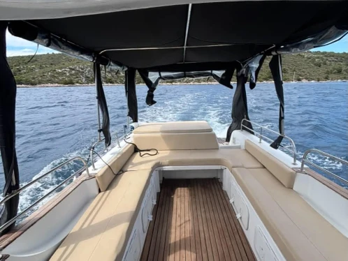 Ein Sea Thunder 9 Bakan mieten in Hvar