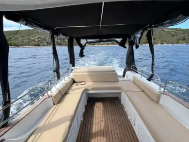 Ein Sea Thunder 9 Bakan mieten in Hvar