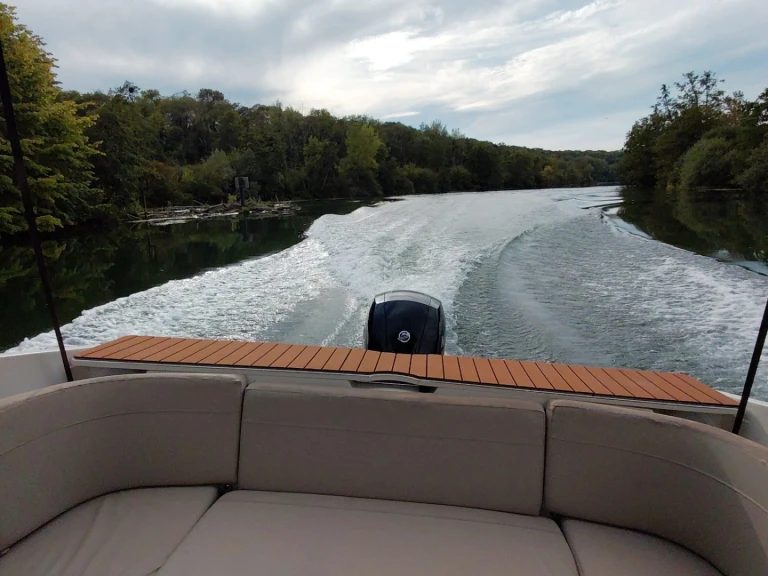 Quicksilver Activ 645 Cabin mieten Meaux