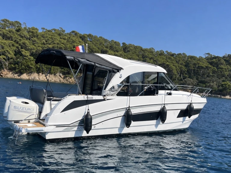 YachtCharter in Six-Fours-les-Plages - Bénéteau Antares 9 OB auf SamBoat