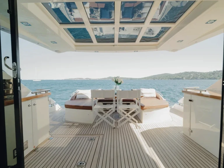 Princess Princess V70 mieten Port des Marines de Cogolin