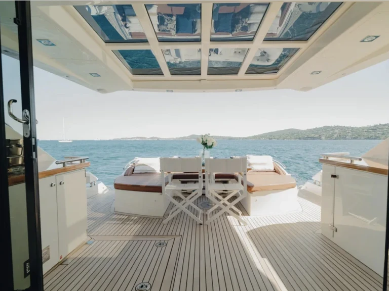 Vermietung Yacht Absolute mit Führerschein