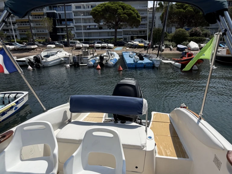 Ein Quicksilver Quicksilver 600 Commander mieten in Cannes