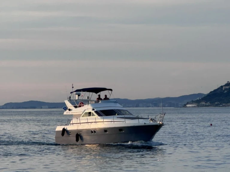 Vermietung Motorboot Ferretti mit Führerschein