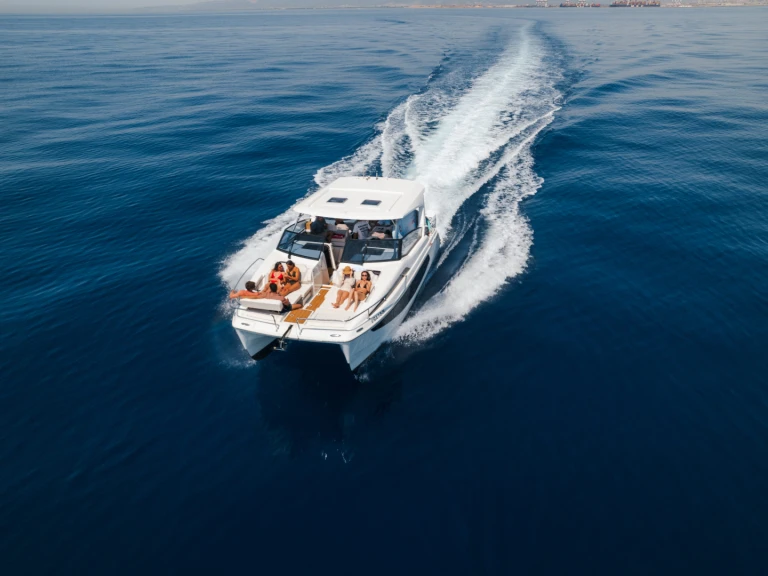 Motorboot mit oder ohne Skipper Aquila mieten in Barcelona