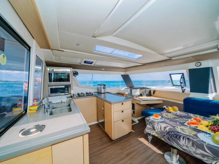 Ein Fountaine Pajot Helia 44 Evolution mieten in Sansibar-Stadt