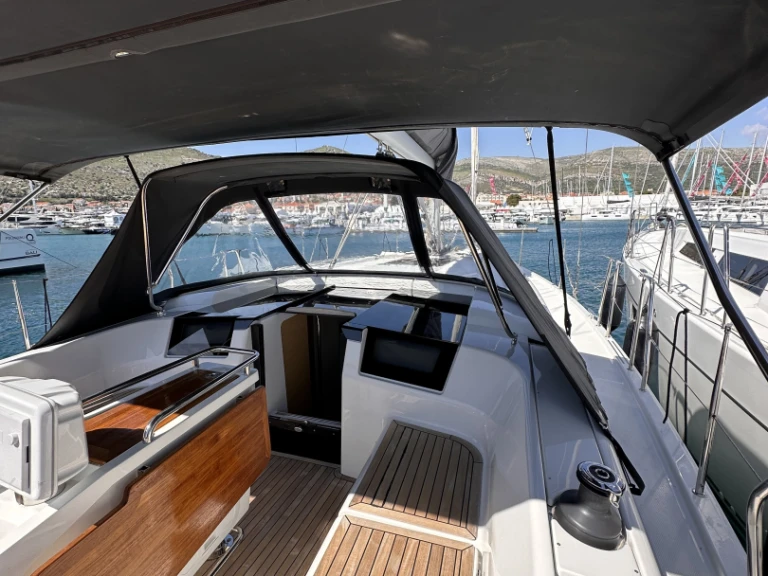 Segelboot mieten in Seget Donji zum besten Preis