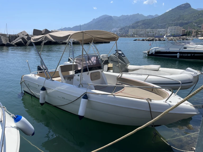 Motorboot mieten in Porto di Salerno zum besten Preis