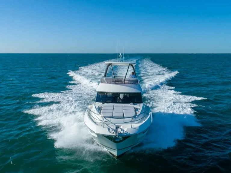 Motorboot mit oder ohne Skipper Sunseeker mieten in Sansibar-Stadt