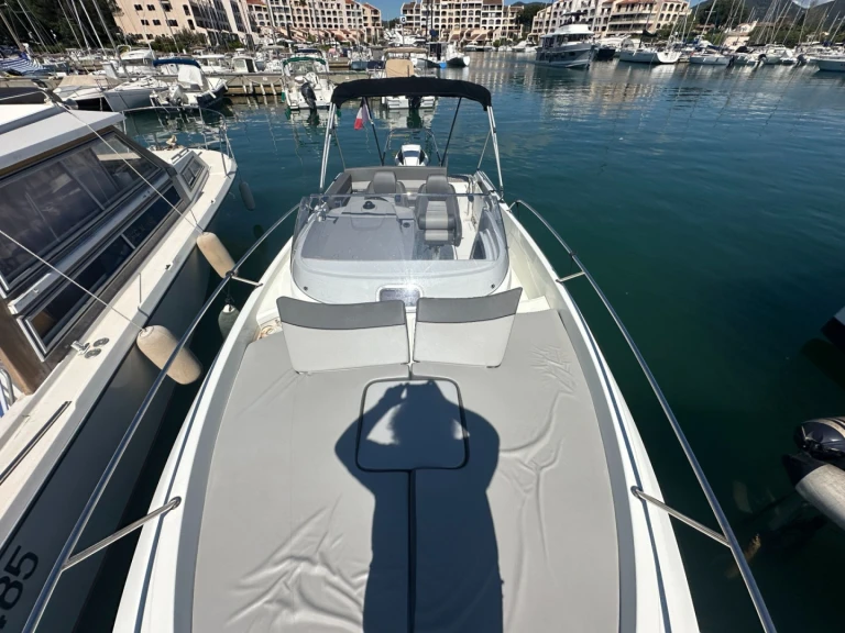 Ein Jeanneau Cap Camarat 7.5 WA Serie 2 mieten in Cogolin