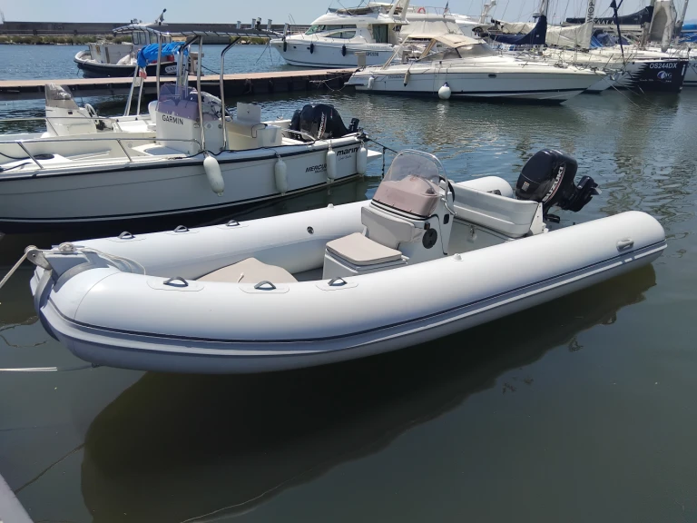Schlauchboot mit oder ohne Skipper Joker Boat mieten in Cagliari
