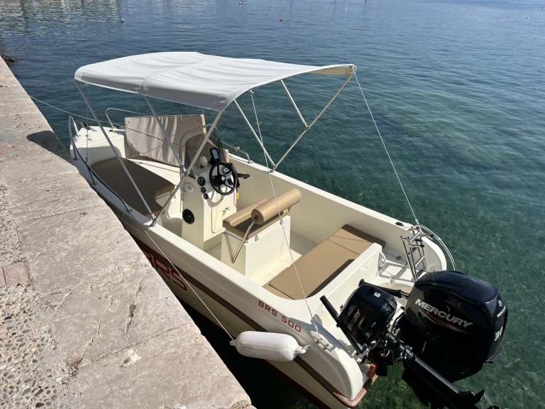 Motorboot mit oder ohne Skipper BRS mieten in Pýlos
