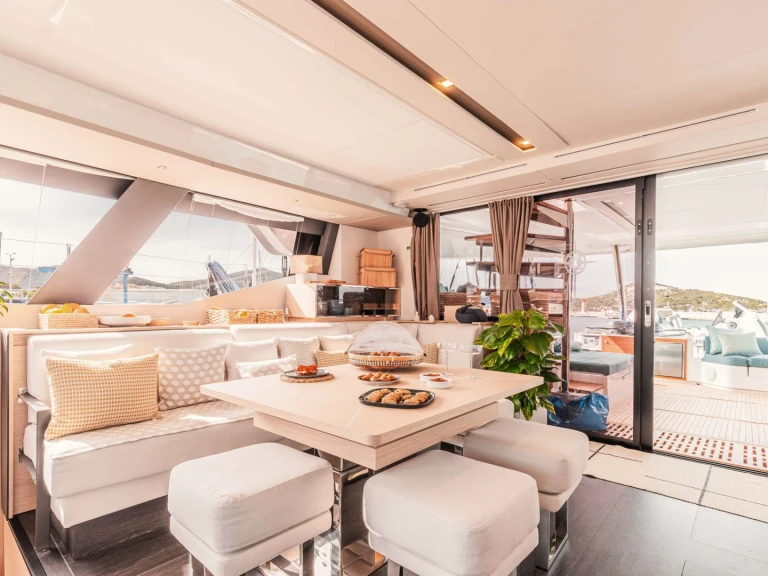 Fountaine Pajot The Blue Dream mieten Neapel