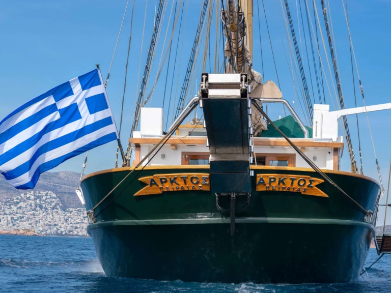 Ein Custom Gulet-Motor Sailor ARKTOS mieten in Athen