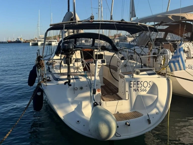 Ein Bavaria Bavaria 42 Cruiser mieten in Lavrion