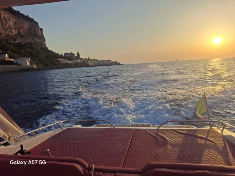 Motorboot mit oder ohne Skipper Cranchi mieten in Cefalù