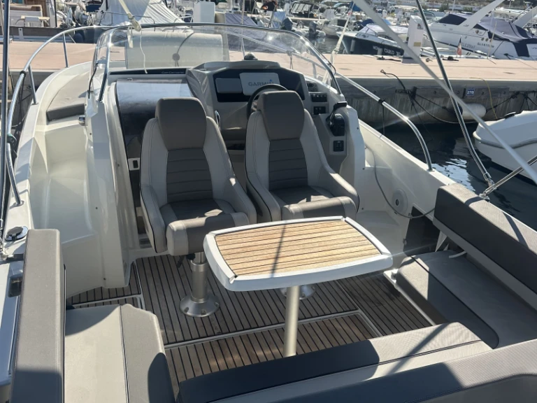 Ein Jeanneau Cap Camarat 7.5 WA mieten in Antibes