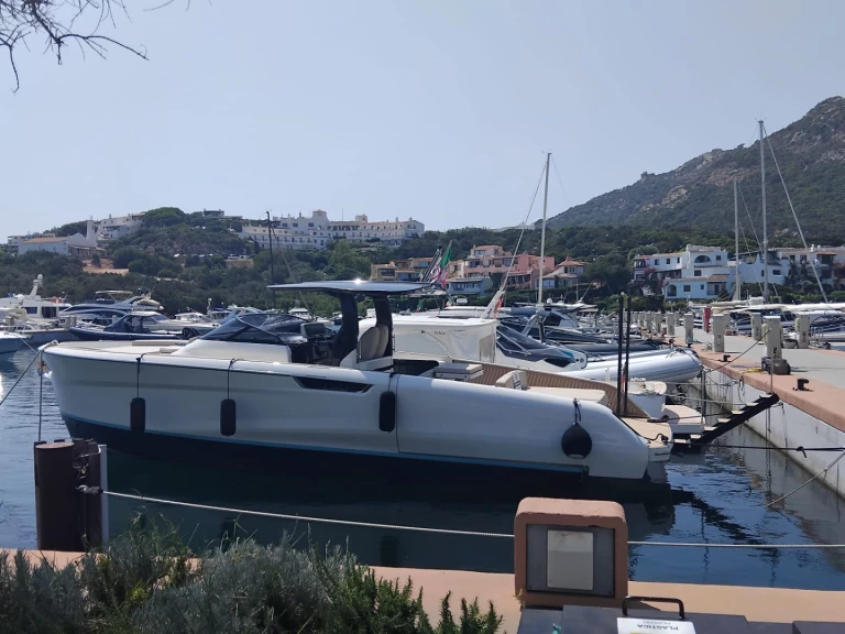 Ein Bellini Yachts Astor 36 mieten in Porto Cervo