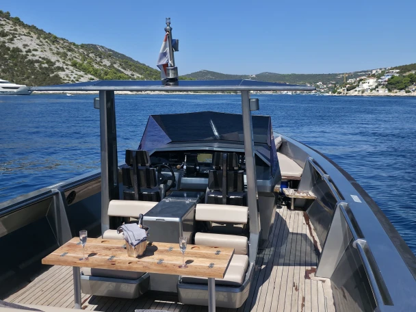 Motorboot mieten in Hvar zum besten Preis