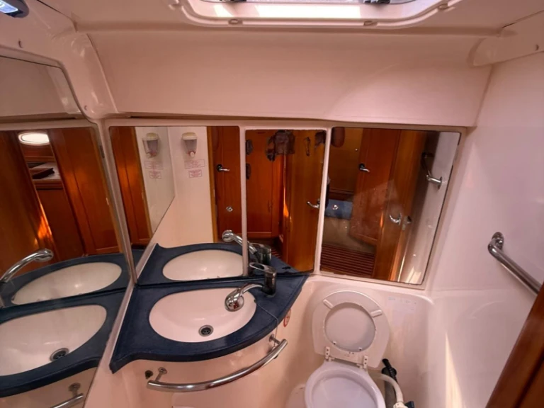 YachtCharter in Lavrion - Bavaria Bavaria 42 Cruiser auf SamBoat